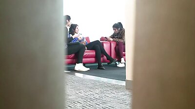 Zrela amaterska porno žena ima poraščeno vagino