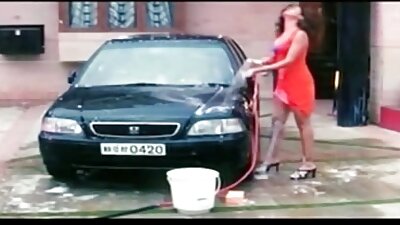 Milf žena sesanje in igranje s tiča